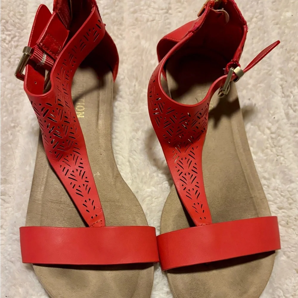 Kenneth Cole Reaction T-Strap City Red Wedge Sandals Size 6.5